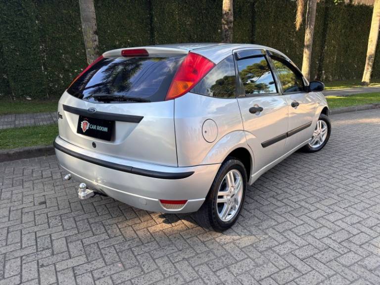 FORD - FOCUS - 2007/2008 - Prata - R$ 28.900,00