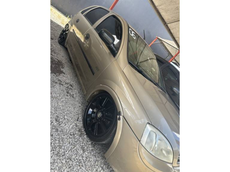 CHEVROLET - CORSA - 2005/2006 - Bege - R$ 19.900,00