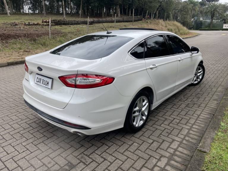 FORD - FUSION - 2016/2016 - Branca - R$ 75.900,00