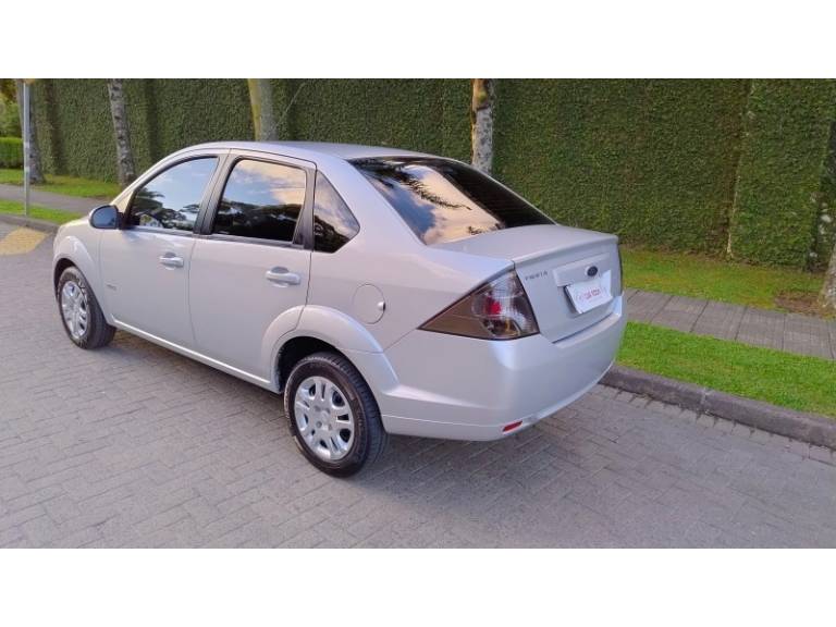 FORD - FIESTA - 2012/2013 - Prata - R$ 34.900,00