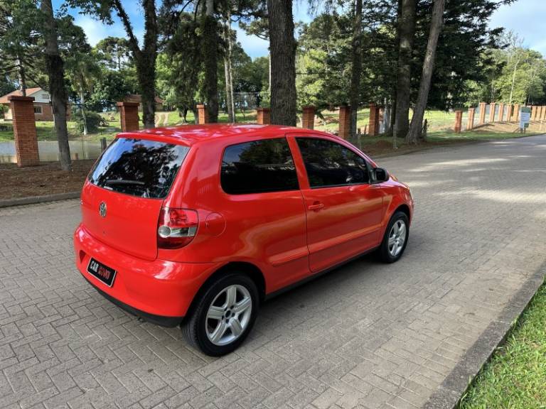 VOLKSWAGEN - FOX - 2003/2004 - Vermelha - R$ 19.900,00