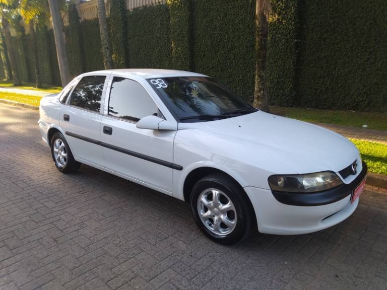 CHEVROLET - VECTRA - 1997/1998 - Branca - R$ 19.900,00