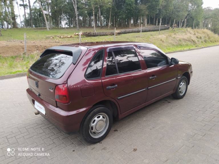 VOLKSWAGEN - GOL - 1998/1999 - Vermelha - R$ 12.900,00