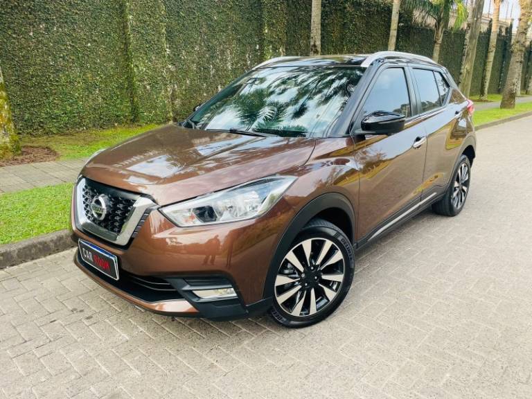 NISSAN - KICKS - 2017/2018 - Marrom - R$ 88.900,00