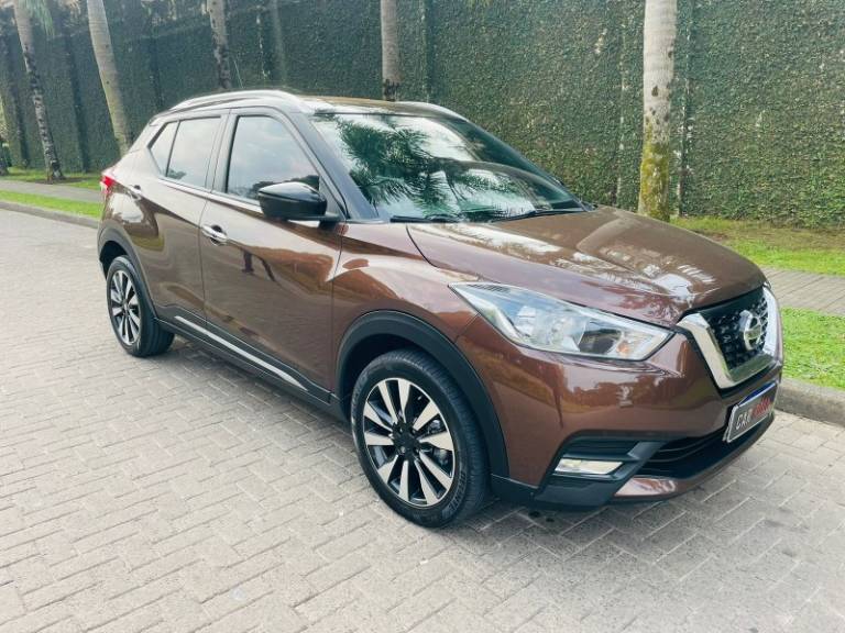 NISSAN - KICKS - 2017/2018 - Marrom - R$ 88.900,00