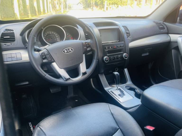 KIA MOTORS - SORENTO - 2011/2012 - Prata - R$ 63.900,00