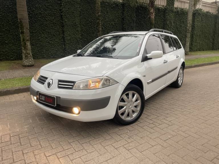 RENAULT - MÉGANE - 2011/2012 - Branca - R$ 33.900,00