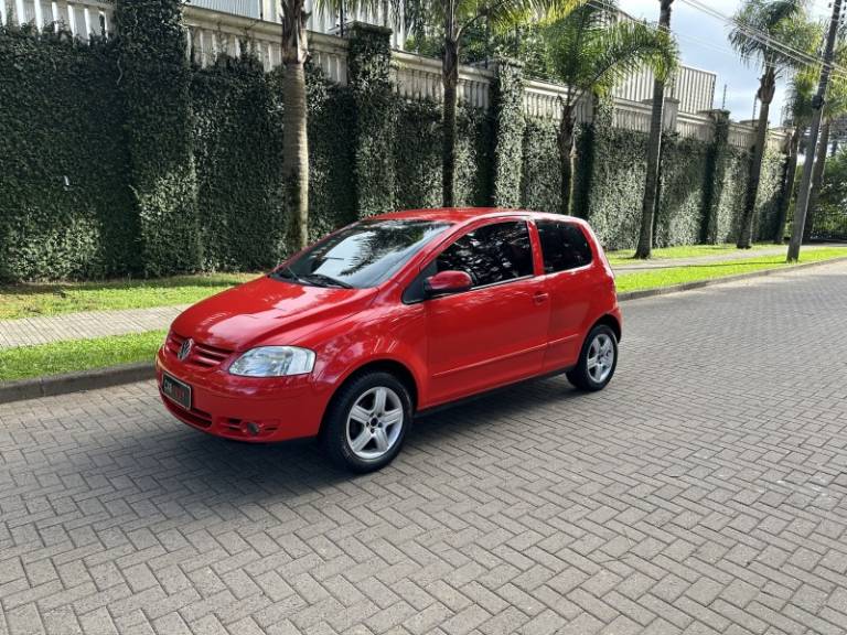 VOLKSWAGEN - FOX - 2003/2004 - Vermelha - R$ 19.900,00