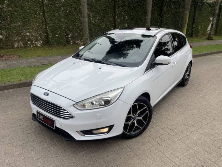 FORD - FOCUS - 2016/2016 - Branca - R$ 74.900,00