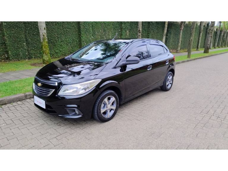 CHEVROLET - ONIX - 2014/2015 - Preta - R$ 44.900,00