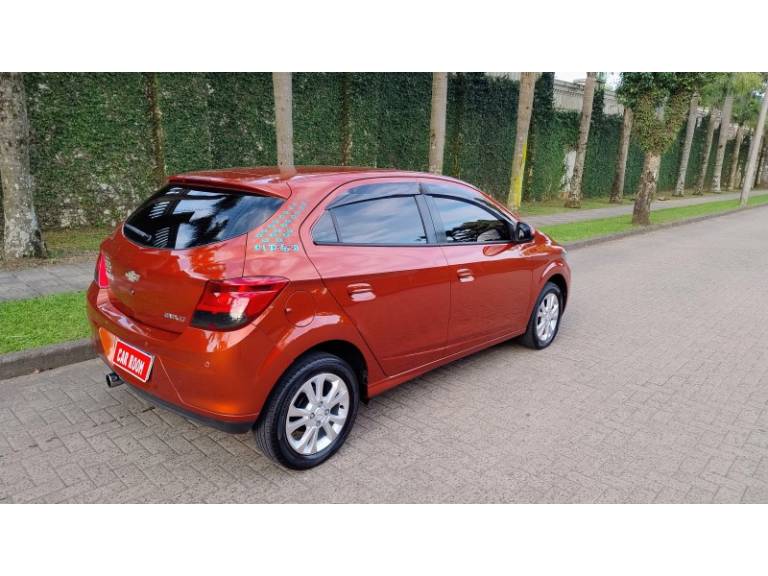 CHEVROLET - ONIX - 2014/2014 - Laranja - R$ 44.900,00