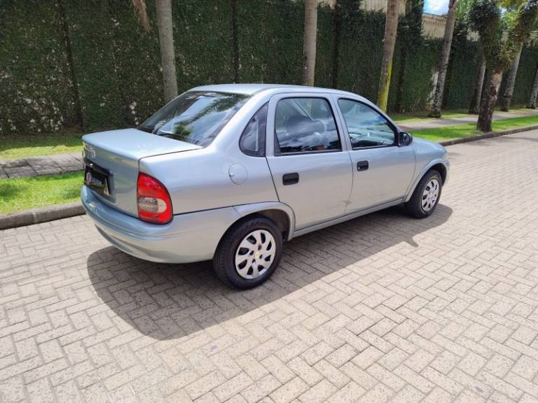 CHEVROLET - CORSA - 2003/2003 - Cinza - R$ 18.900,00