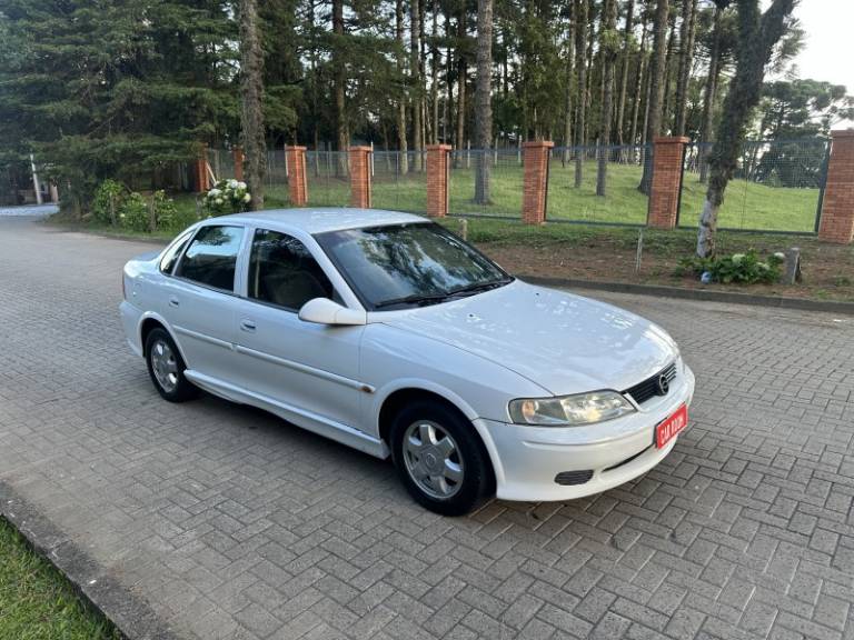 CHEVROLET - VECTRA - 2000/2001 - Branca - R$ 24.900,00