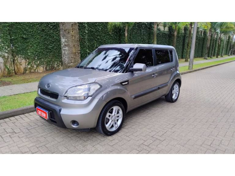 KIA MOTORS - SOUL - 2010/2011 - Cinza - R$ 40.900,00