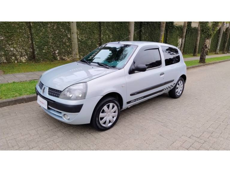 RENAULT - CLIO - 2004/2004 - Prata - R$ 17.900,00