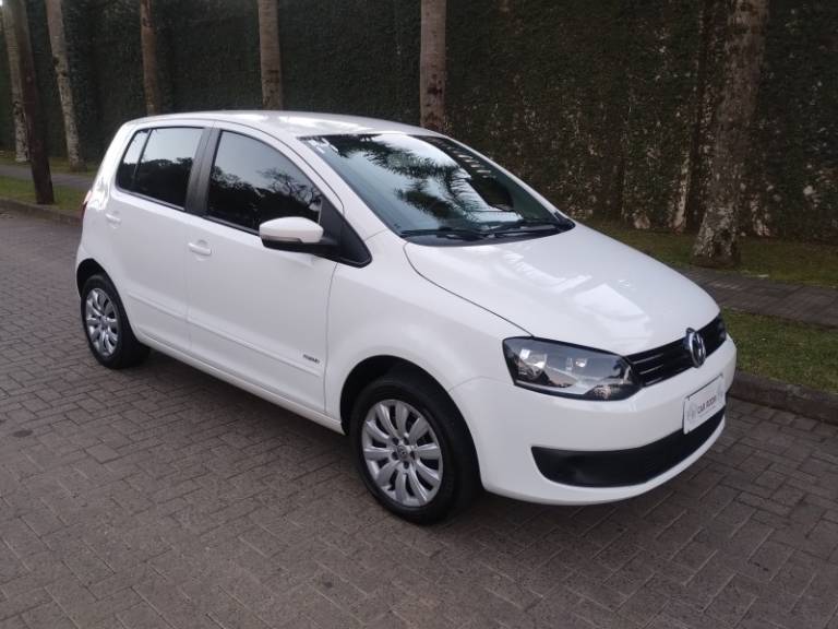 VOLKSWAGEN - FOX - 2013/2014 - Branca - R$ 41.900,00