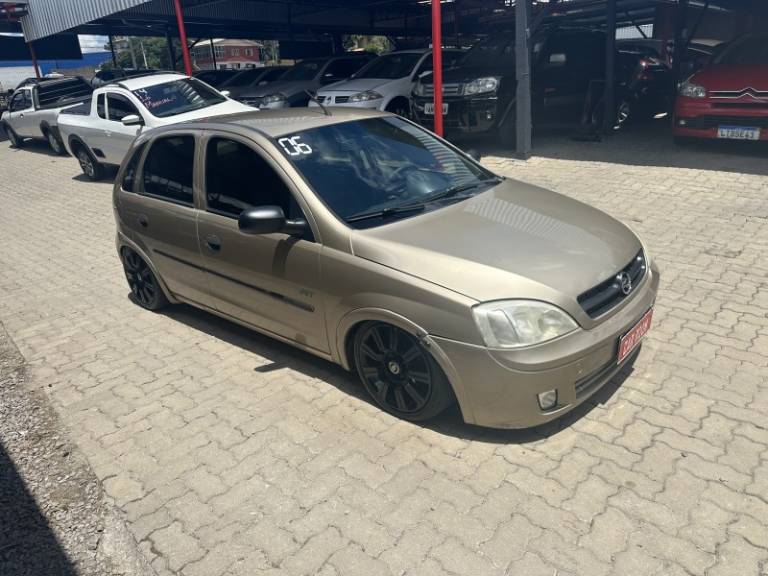 CHEVROLET - CORSA - 2005/2006 - Bege - R$ 19.900,00