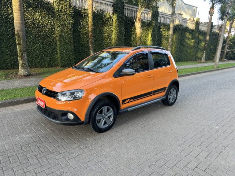 VOLKSWAGEN - CROSSFOX - 2012/2012 - Laranja - R$ 43.900,00