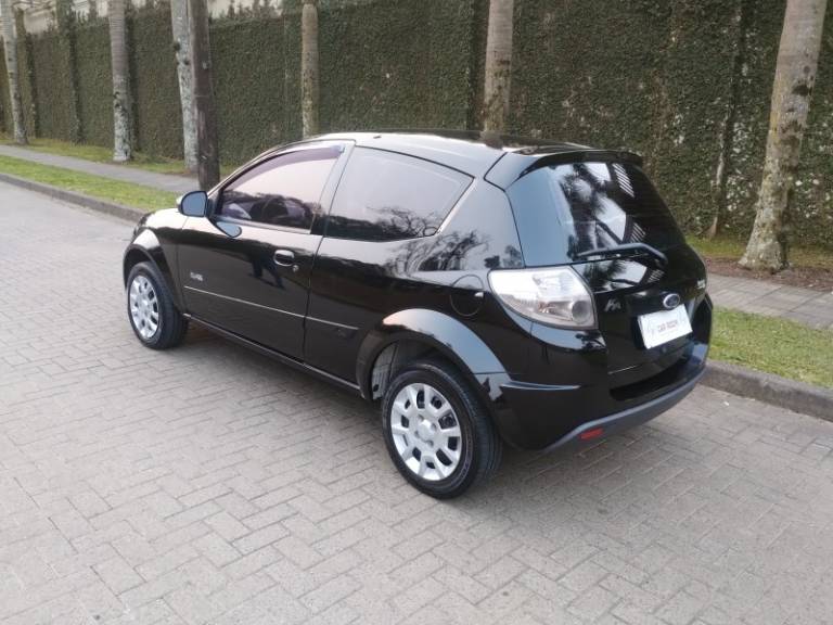 FORD - KA - 2012/2013 - Preta - R$ 27.900,00