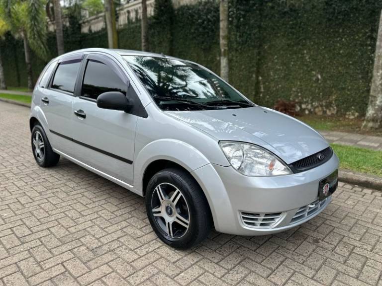 FORD - FIESTA - 2006/2006 - Prata - R$ 21.900,00