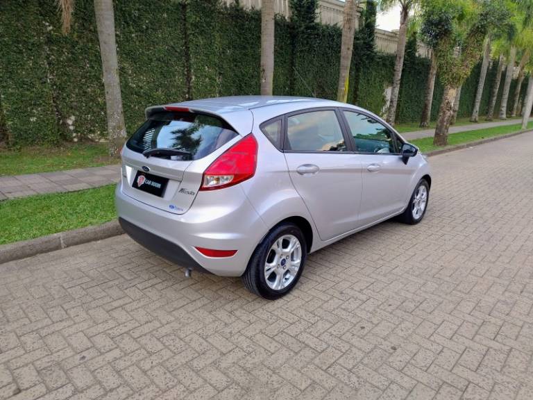 FORD - FIESTA - 2014/2014 - Prata - R$ 44.900,00