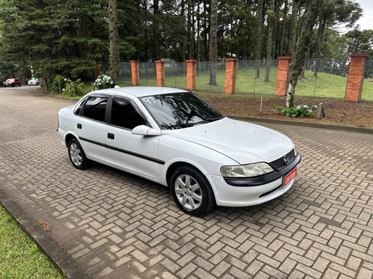 CHEVROLET - VECTRA - 1996/1997 - Branca - R$ 15.900,00