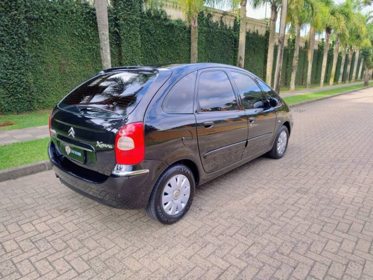 CITROËN - XSARA PICASSO - 2010/2011 - Preta - R$ 25.900,00