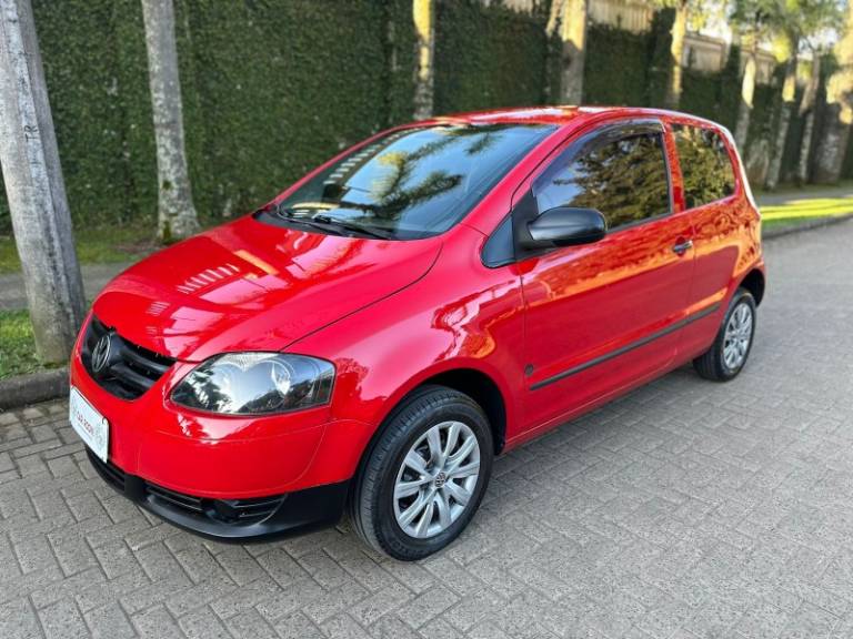 VOLKSWAGEN - FOX - 2008/2009 - Vermelha - R$ 23.900,00