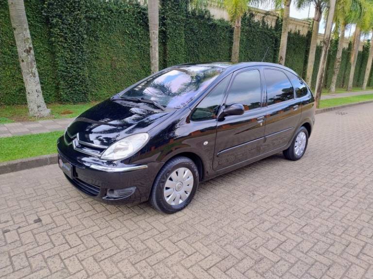 CITROËN - XSARA PICASSO - 2010/2011 - Preta - R$ 25.900,00