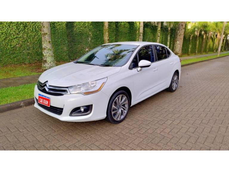 CITROËN - C4 LOUNGE - 2013/2014 - Branca - R$ 49.900,00