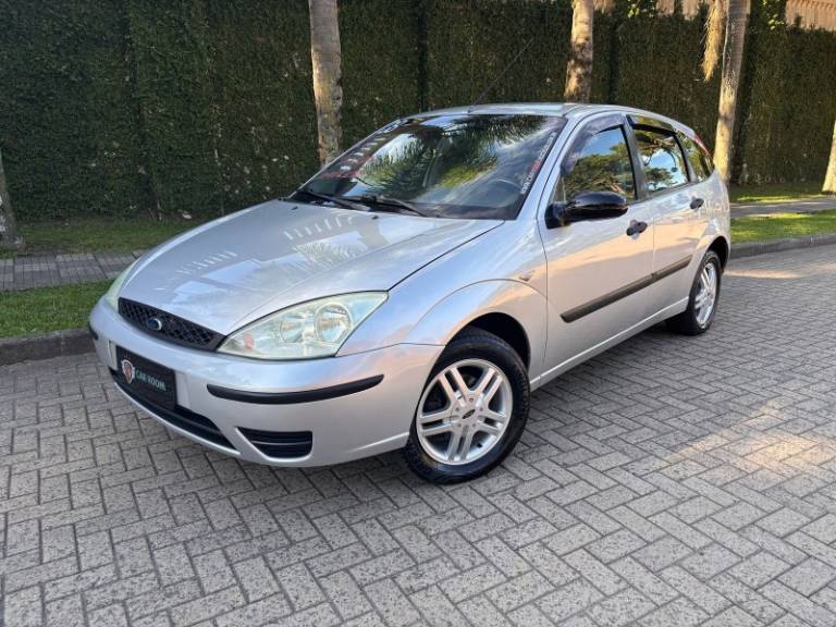 FORD - FOCUS - 2007/2008 - Prata - R$ 28.900,00