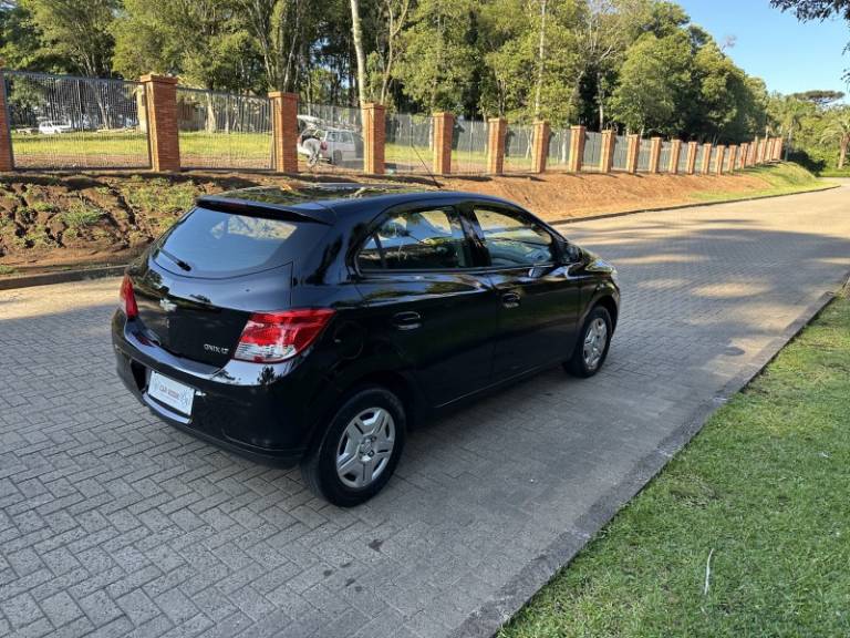 CHEVROLET - ONIX - 2014/2014 - Preta - R$ 43.900,00