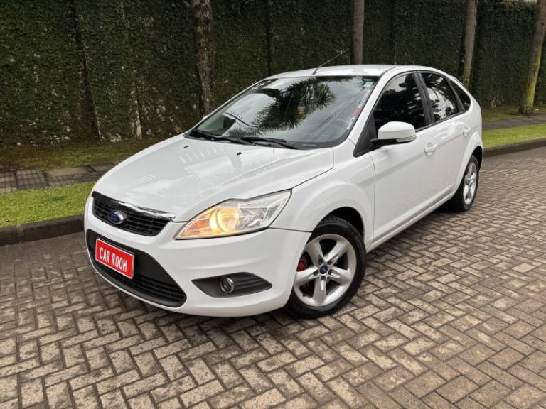 FORD - FOCUS - 2011/2011 - Branca - R$ 43.900,00