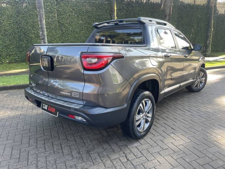 FIAT - TORO - 2021/2022 - Cinza - R$ 118.900,00