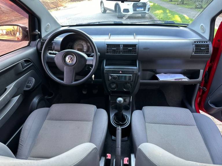 VOLKSWAGEN - FOX - 2008/2009 - Vermelha - R$ 23.900,00