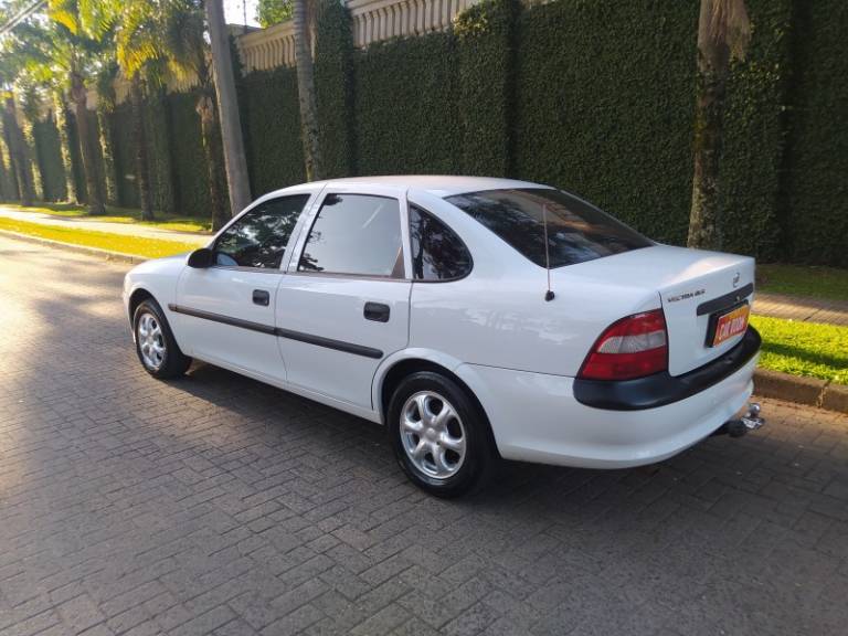 CHEVROLET - VECTRA - 1997/1998 - Branca - R$ 19.900,00