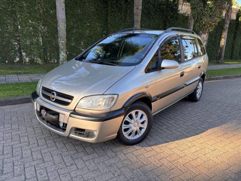 CHEVROLET - ZAFIRA - 2011/2012 - Dourada - R$ 37.900,00