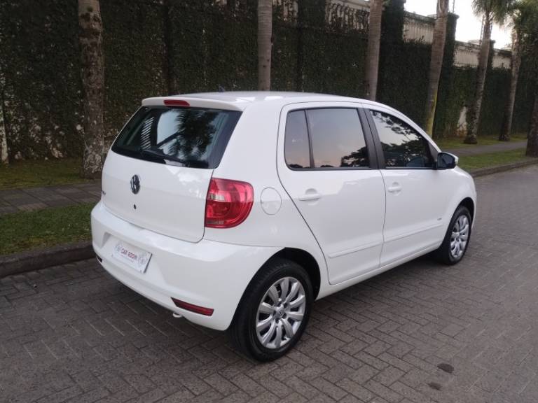 VOLKSWAGEN - FOX - 2013/2014 - Branca - R$ 41.900,00