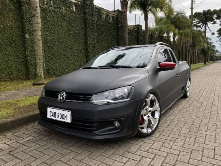 VOLKSWAGEN - SAVEIRO - 2014/2015 - Prata - R$ 65.900,00 - Objetivo Veículos