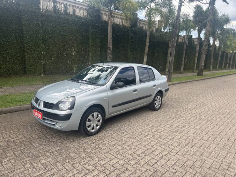 RENAULT - CLIO - 2003/2004 - Prata - R$ 18.900,00