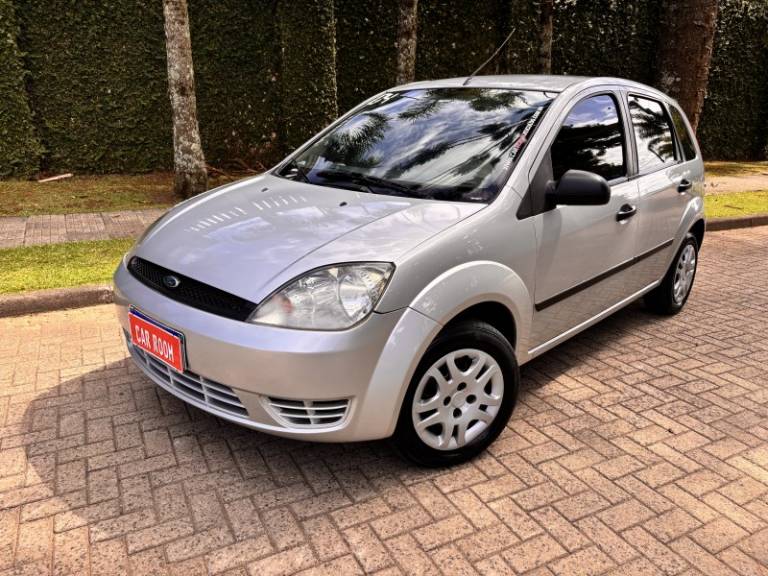 FORD - FIESTA - 2003/2004 - Prata - R$ 22.900,00