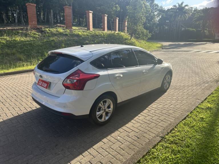 FORD - FOCUS - 2014/2014 - Branca - R$ 52.900,00