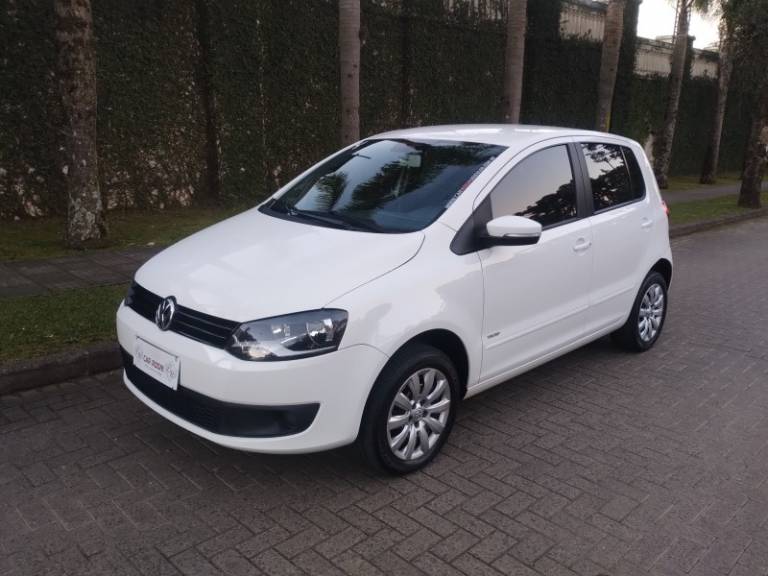 VOLKSWAGEN - FOX - 2013/2014 - Branca - R$ 41.900,00