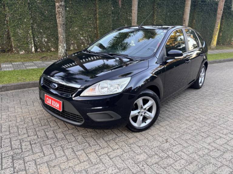 FORD - FOCUS - 2010/2010 - Preta - R$ 40.900,00