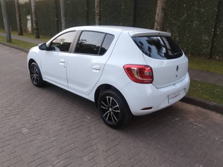 RENAULT - SANDERO - 2017/2017 - Branca - R$ 41.900,00