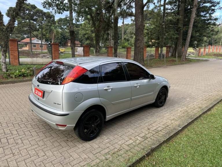 FORD - FOCUS - 2006/2007 - Prata - R$ 26.900,00