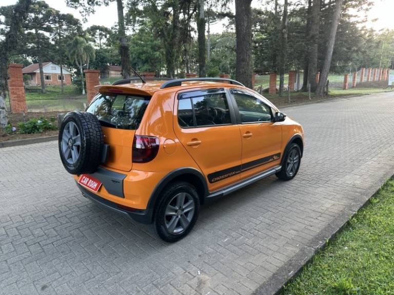 VOLKSWAGEN - CROSSFOX - 2012/2012 - Laranja - R$ 43.900,00