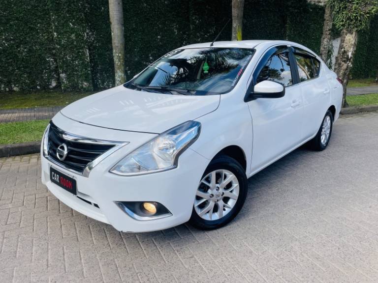 NISSAN - VERSA - 2017/2017 - Branca - R$ 56.900,00