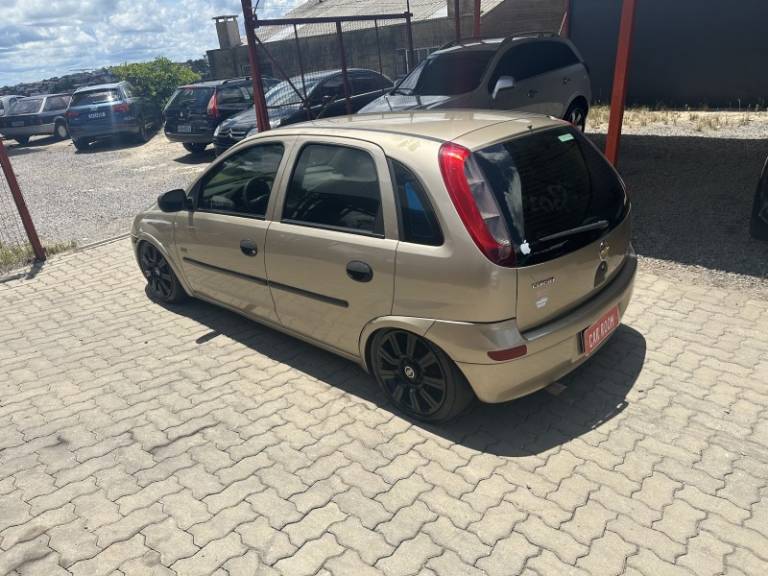 CHEVROLET - CORSA - 2005/2006 - Bege - R$ 19.900,00