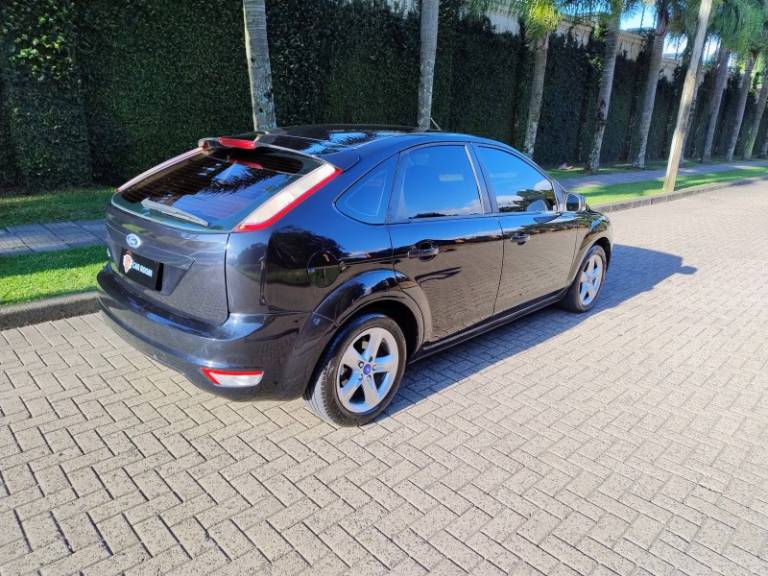 FORD - FOCUS - 2011/2012 - Preta - R$ 44.900,00